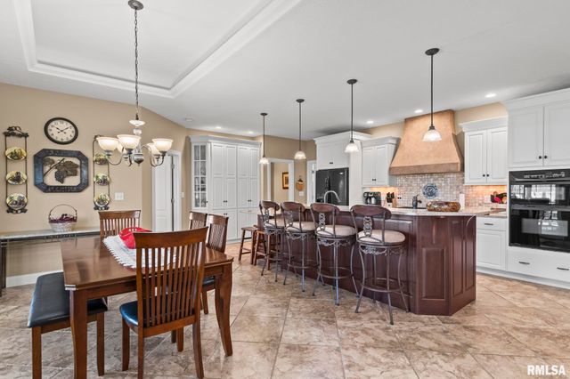 2104 Dubsdread Drive, Springfield, IL 62711