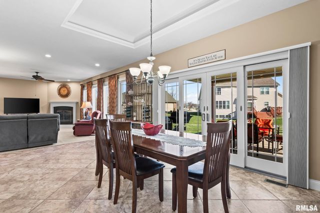 2104 Dubsdread Drive, Springfield, IL 62711