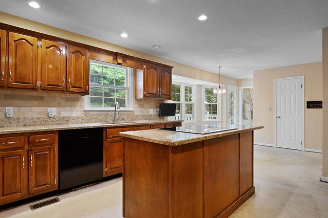 709 Rocky Shadows Drive, Chattanooga, TN 37421
