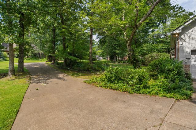 709 Rocky Shadows Drive, Chattanooga, TN 37421