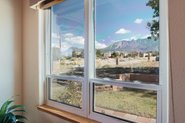 9231 Oakland Avenue NE, Albuquerque, NM 87122