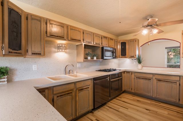 9231 Oakland Avenue NE, Albuquerque, NM 87122