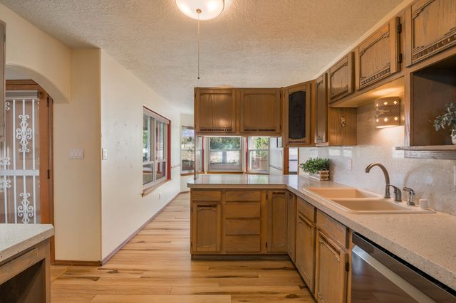 9231 Oakland Avenue NE, Albuquerque, NM 87122