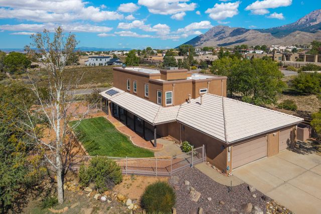 9231 Oakland Avenue NE, Albuquerque, NM 87122