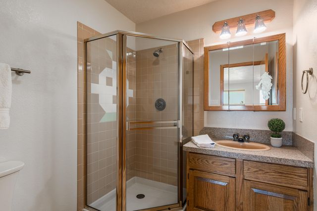 9231 Oakland Avenue NE, Albuquerque, NM 87122