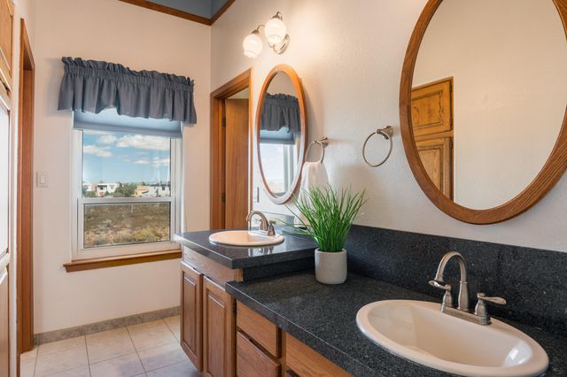 9231 Oakland Avenue NE, Albuquerque, NM 87122