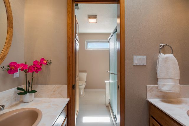 9231 Oakland Avenue NE, Albuquerque, NM 87122