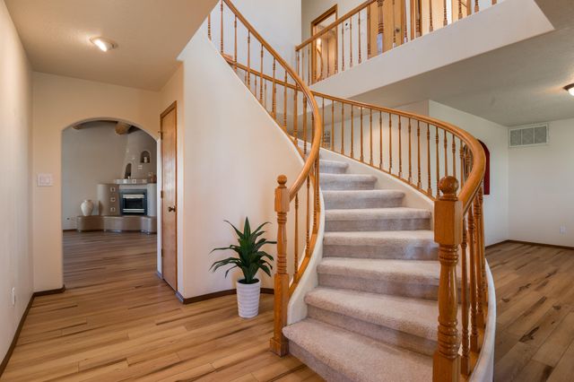 9231 Oakland Avenue NE, Albuquerque, NM 87122