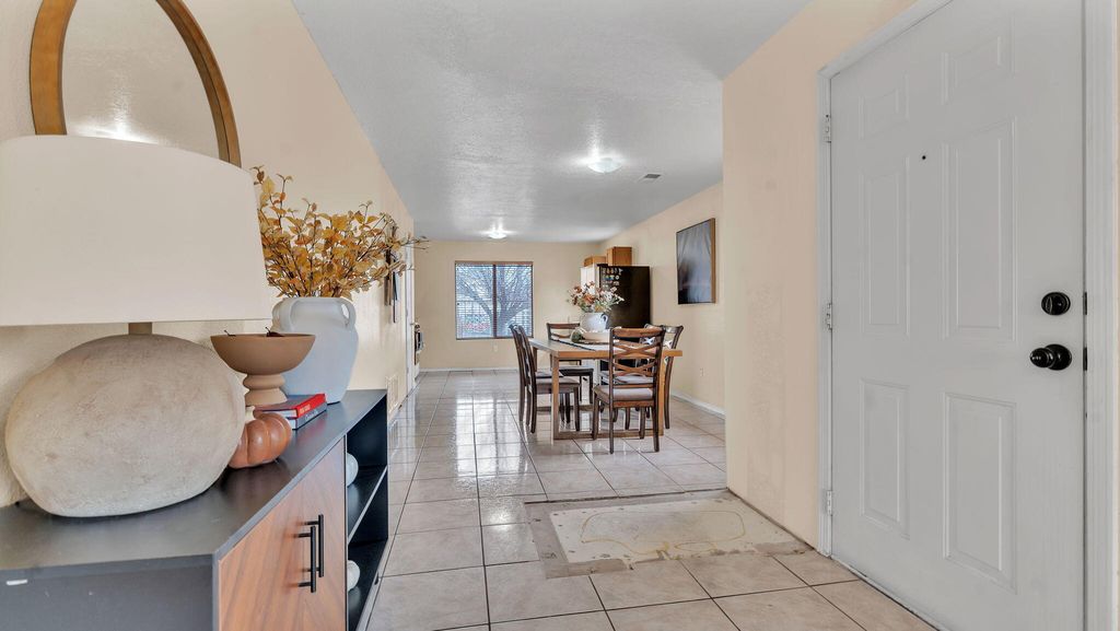 Image 10 of property listing at 7616 Blue Avena Avenue SW, Albuquerque, NM 87121