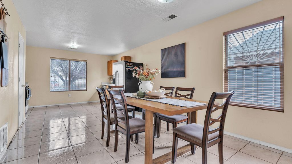 Image 11 of property listing at 7616 Blue Avena Avenue SW, Albuquerque, NM 87121