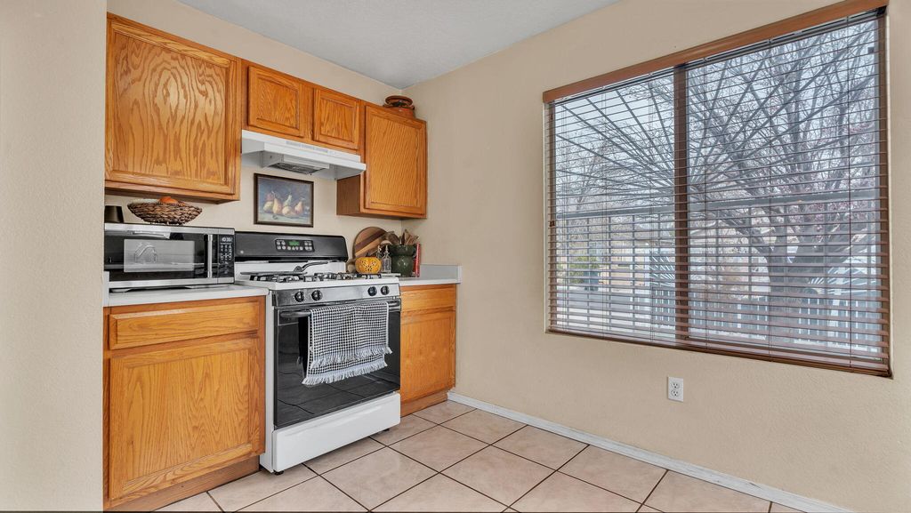 Image 14 of property listing at 7616 Blue Avena Avenue SW, Albuquerque, NM 87121