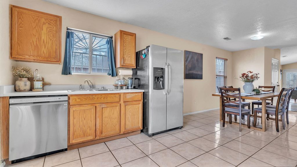 Image 16 of property listing at 7616 Blue Avena Avenue SW, Albuquerque, NM 87121