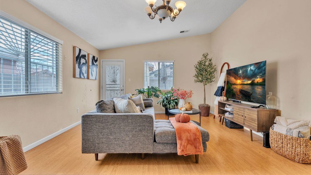 Image 17 of property listing at 7616 Blue Avena Avenue SW, Albuquerque, NM 87121