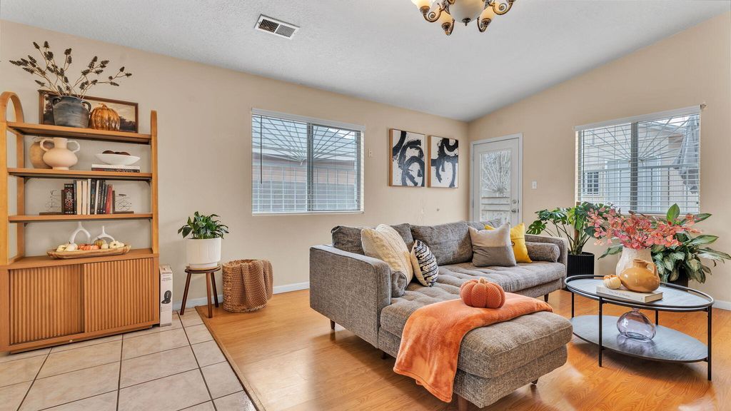 Image 18 of property listing at 7616 Blue Avena Avenue SW, Albuquerque, NM 87121