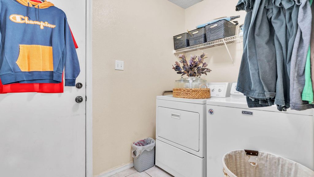 Image 22 of property listing at 7616 Blue Avena Avenue SW, Albuquerque, NM 87121