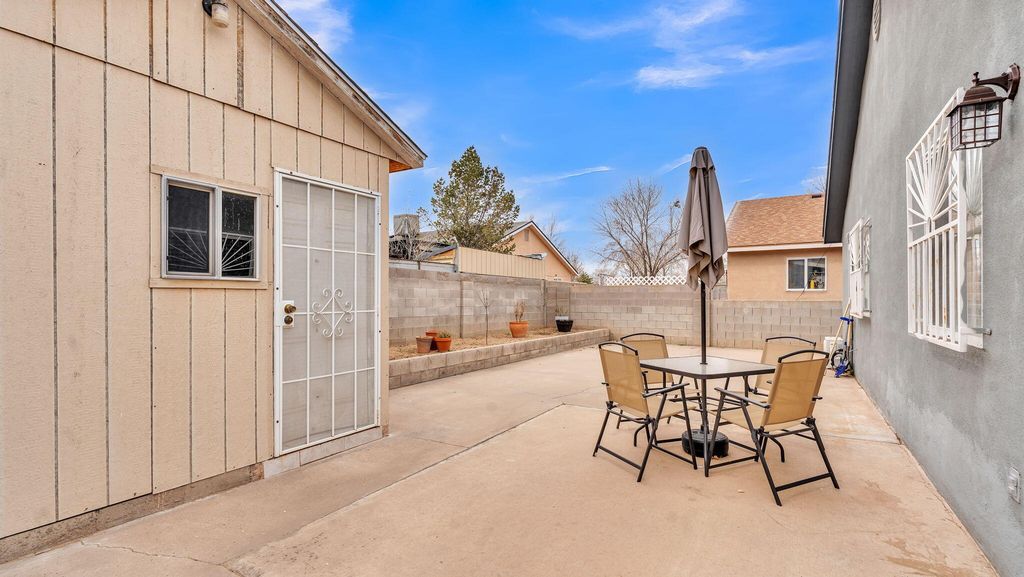 Image 35 of property listing at 7616 Blue Avena Avenue SW, Albuquerque, NM 87121