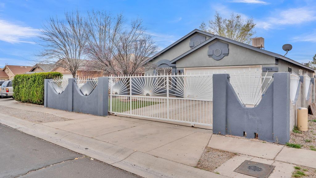 Image 4 of property listing at 7616 Blue Avena Avenue SW, Albuquerque, NM 87121