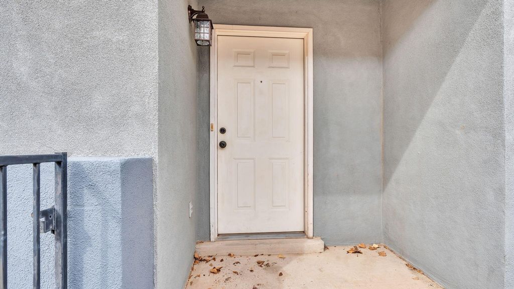 Image 9 of property listing at 7616 Blue Avena Avenue SW, Albuquerque, NM 87121