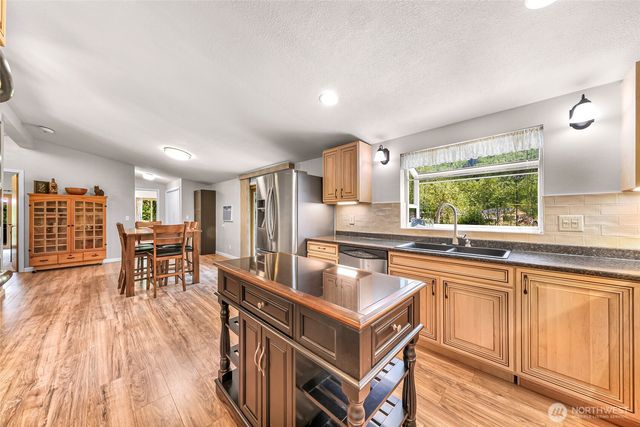 846 Deep Valley Drive, Maple Falls, WA 98266