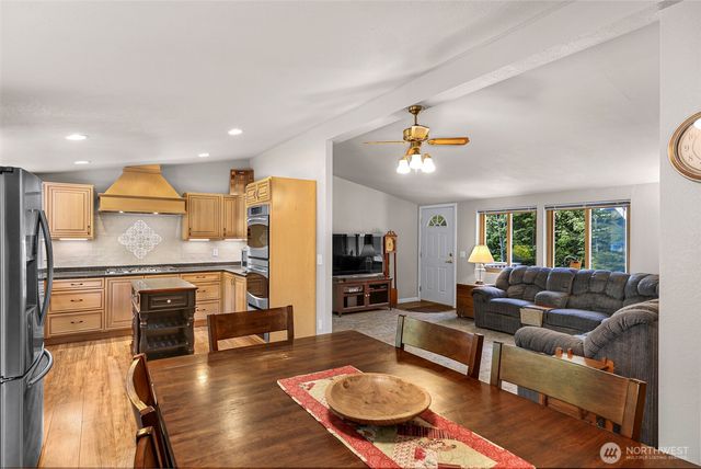 846 Deep Valley Drive, Maple Falls, WA 98266