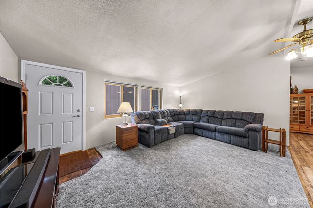 846 Deep Valley Drive, Maple Falls, WA 98266