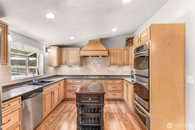 846 Deep Valley Drive, Maple Falls, WA 98266