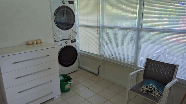 1024 S Oakridge Circle, Lake Worth, FL 33462