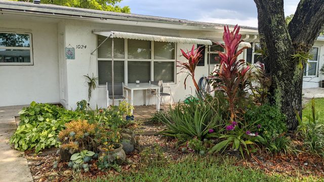 1024 S Oakridge Circle, Lake Worth, FL 33462