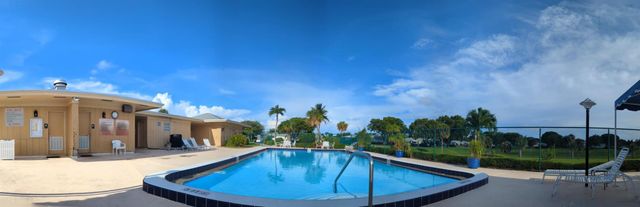 1024 S Oakridge Circle, Lake Worth, FL 33462