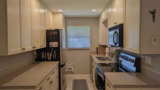 1024 S Oakridge Circle, Lake Worth, FL 33462