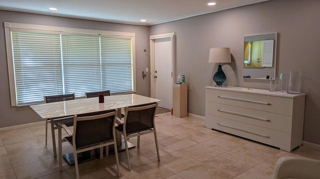 1024 S Oakridge Circle, Lake Worth, FL 33462