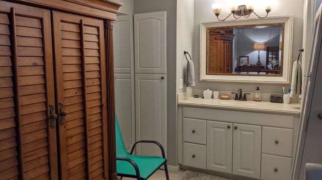 1024 S Oakridge Circle, Lake Worth, FL 33462