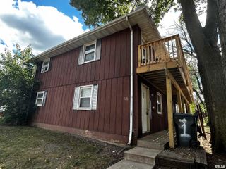 626 Market St Apt 1, Pekin, IL 61554