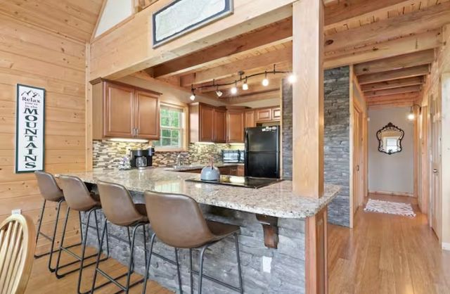 2007 Laurel Lake Dr, Monteagle, TN 37356