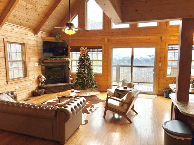 2007 Laurel Lake Dr, Monteagle, TN 37356