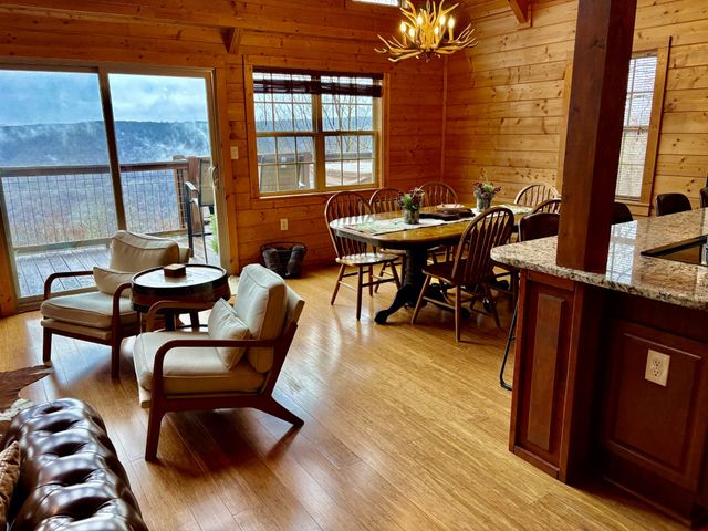 2007 Laurel Lake Dr, Monteagle, TN 37356