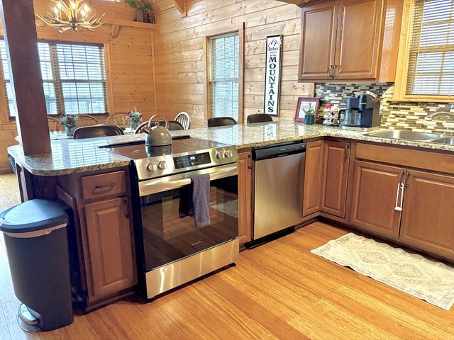 2007 Laurel Lake Dr, Monteagle, TN 37356