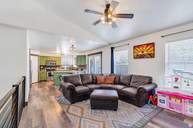459 S LOADER AVE, Pleasant Grove, UT 84062