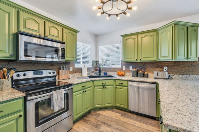 459 S LOADER AVE, Pleasant Grove, UT 84062
