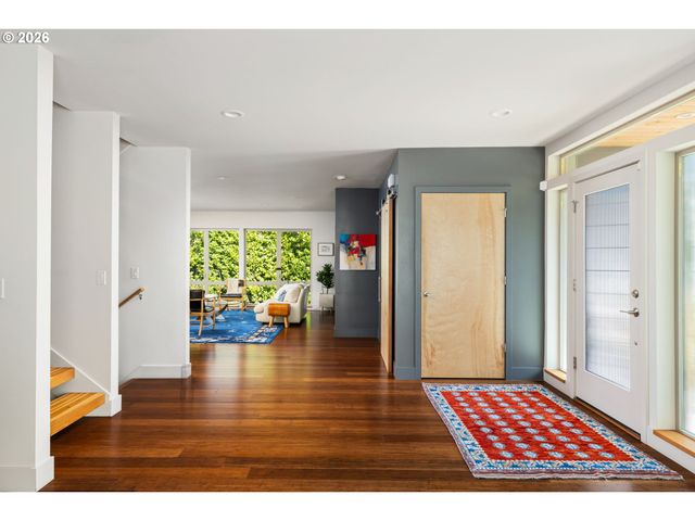 905 LAUREL St, Lake Oswego, OR 97034