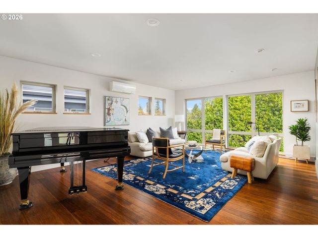 905 LAUREL St, Lake Oswego, OR 97034