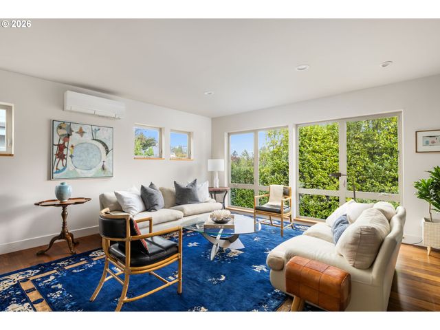 905 LAUREL St, Lake Oswego, OR 97034