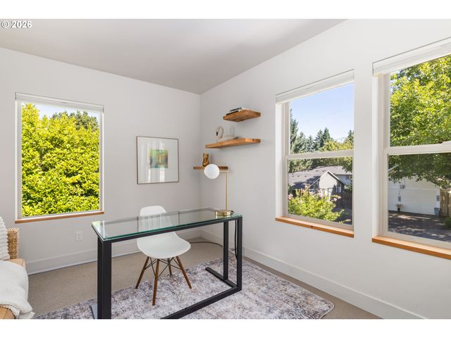 905 LAUREL St, Lake Oswego, OR 97034