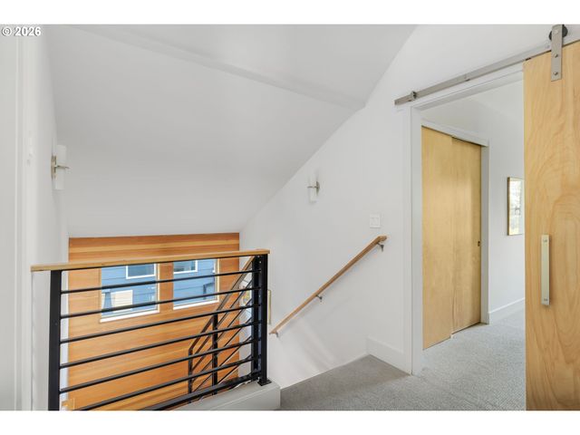 905 LAUREL St, Lake Oswego, OR 97034