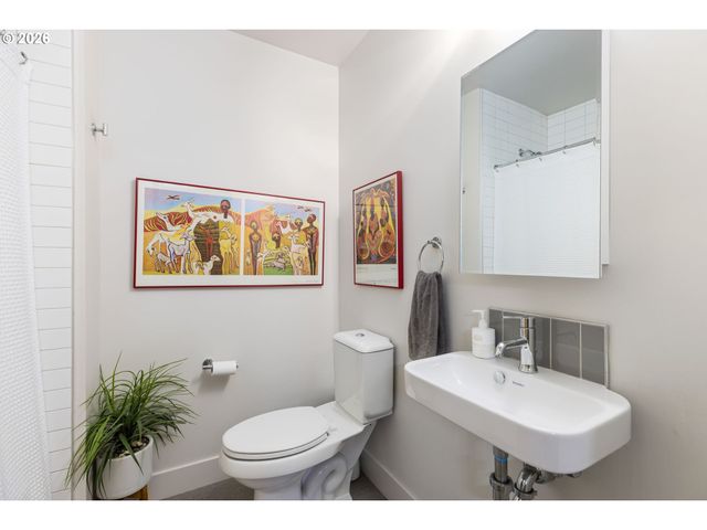 905 LAUREL St, Lake Oswego, OR 97034