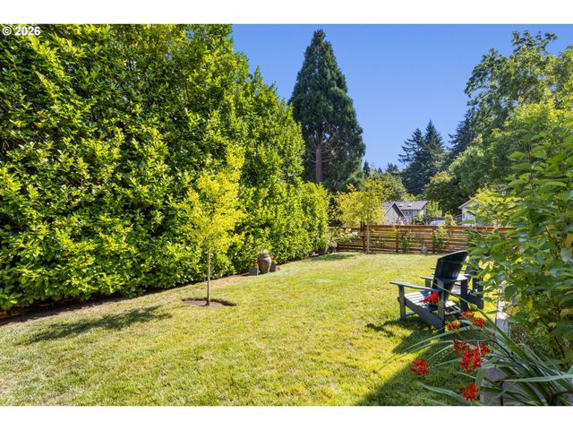 905 LAUREL St, Lake Oswego, OR 97034