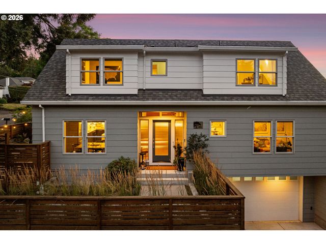 905 LAUREL St, Lake Oswego, OR 97034