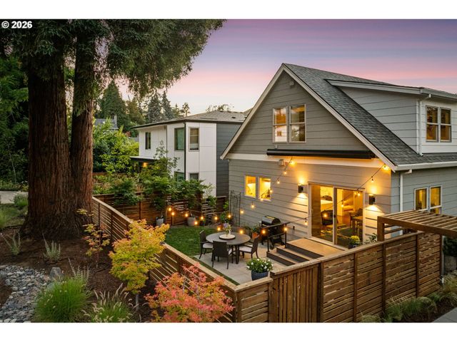 905 LAUREL St, Lake Oswego, OR 97034