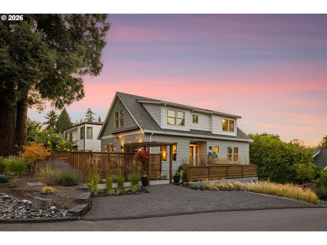 905 LAUREL St, Lake Oswego, OR 97034