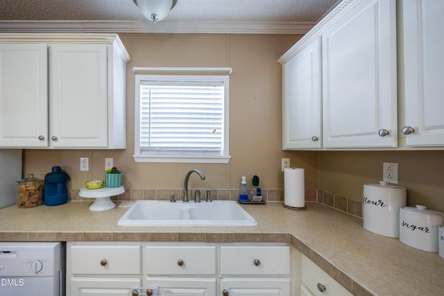 2304 5 Bridge Road, Clinton, NC 28328